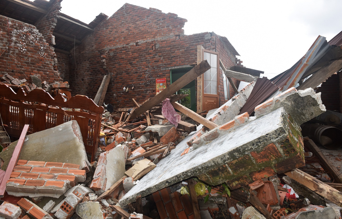 Chung tay chia sẻ mất mát, đau thương cùng người dân vùng bão, lũ miền Trung - 3