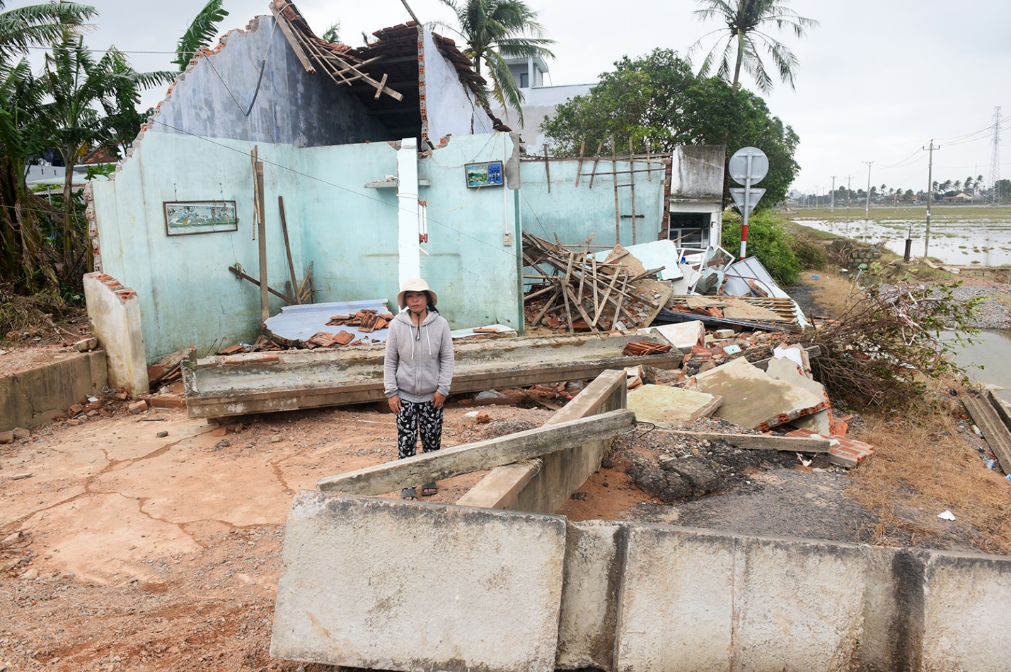 Chung tay chia sẻ mất mát, đau thương cùng người dân vùng bão, lũ miền Trung - 5