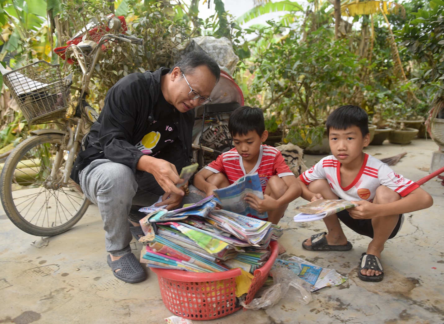 Chung tay chia sẻ mất mát, đau thương cùng người dân vùng bão, lũ miền Trung - 12