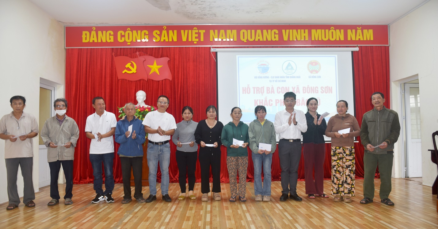 Chung tay chia sẻ mất mát, đau thương cùng người dân vùng bão, lũ miền Trung - 7