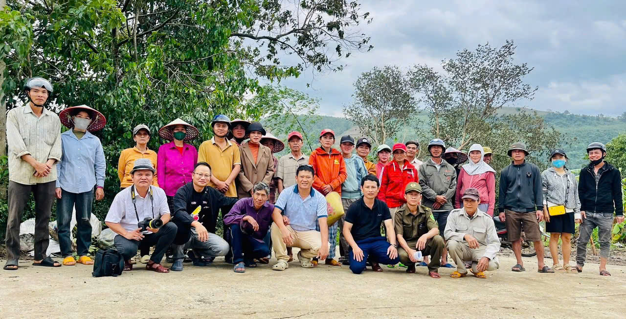 Chung tay chia sẻ mất mát, đau thương cùng người dân vùng bão, lũ miền Trung - 19