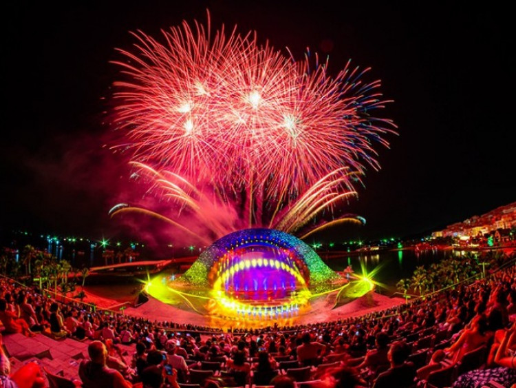 Không khí Giáng sinh ngập tràn Thị trấn Hoàng Hôn, Phú Quốc mùa đẹp nhất năm