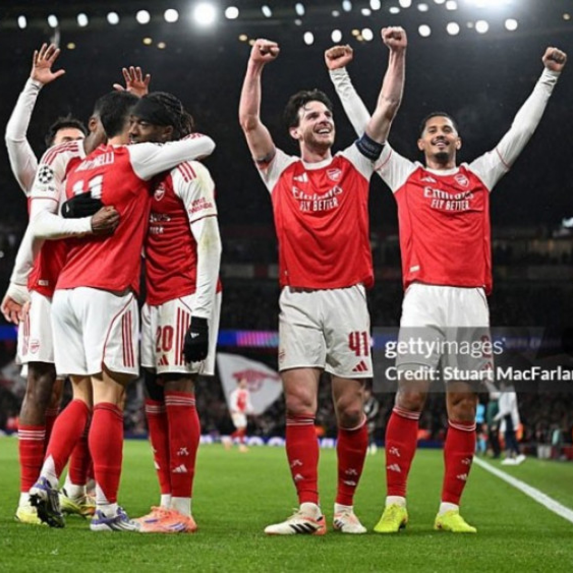  - Arsenal khiến Bayern sáng mắt ra: Bẻ nanh "Hùm xám" không khó, độc cô cầu bại Cúp C1