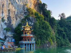  - Chèo thuyền hồ Hòa Bình, chớ quên Đền Chúa Thác Bờ linh thiêng