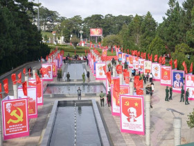  - Triển lãm tranh cổ động về Đại hội XIV của Đảng