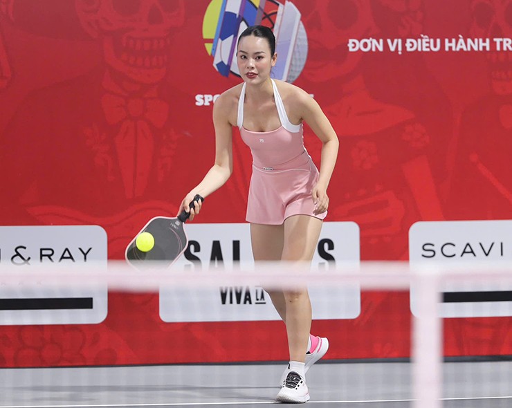 Người đẹp chơi pickleball lúc nửa đêm gây tranh cãi: Á hậu, hot girl y tá lên tiếng - 2