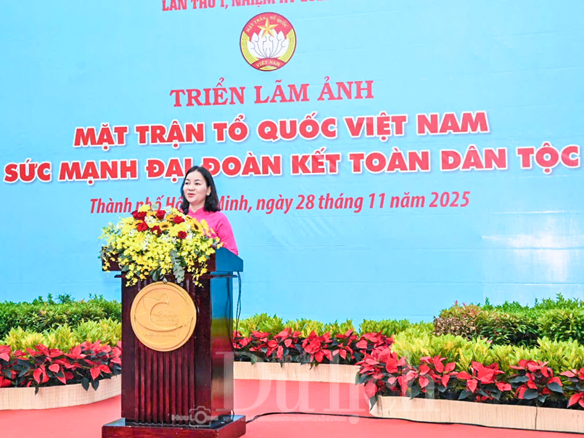 Đoàn đại biểu dâng hoa Tượng đài Chủ tịch Hồ Chí Minh trước thềm Đại hội MTTQ Việt Nam TP.HCM - 7