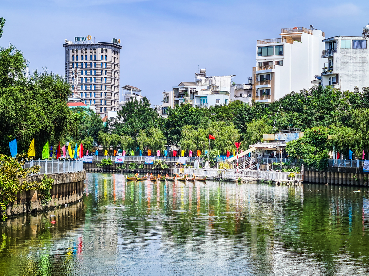 Tất bật công tác chuẩn bị cho Giải đua ghe Ngo trên kênh Nhiêu Lộc - 3