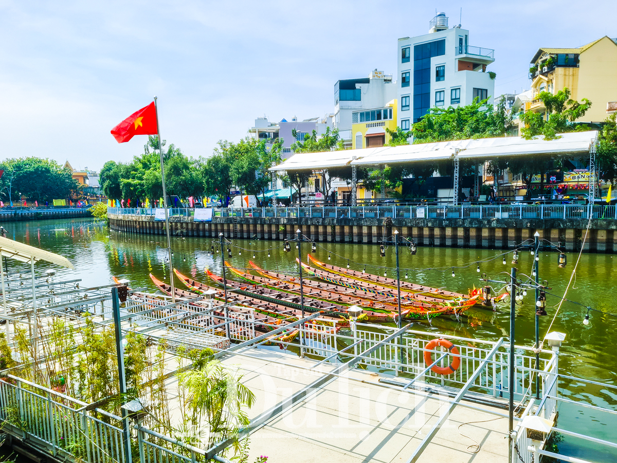 Tất bật công tác chuẩn bị cho Giải đua ghe Ngo trên kênh Nhiêu Lộc - 4