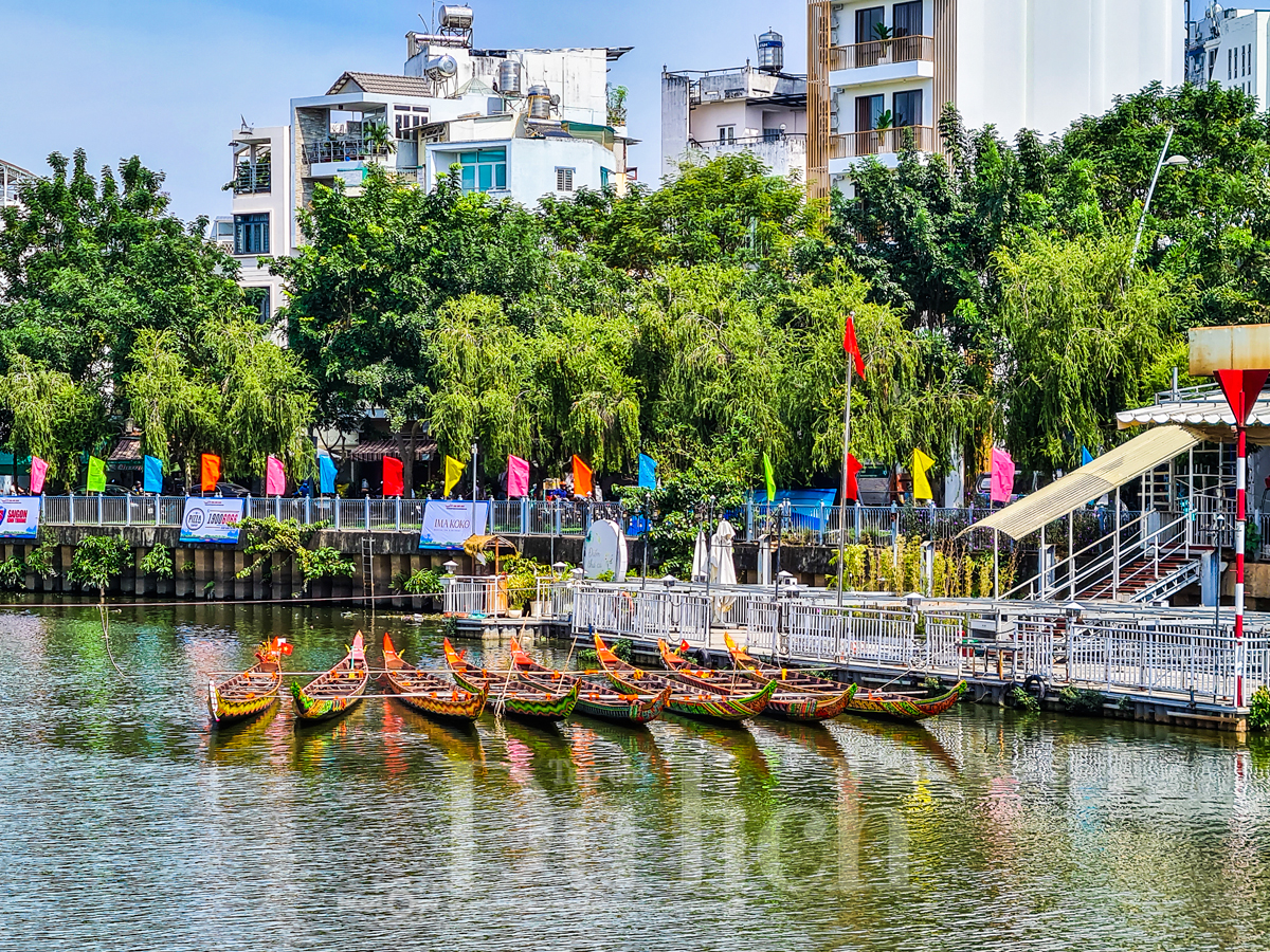 Tất bật công tác chuẩn bị cho Giải đua ghe Ngo trên kênh Nhiêu Lộc - 7