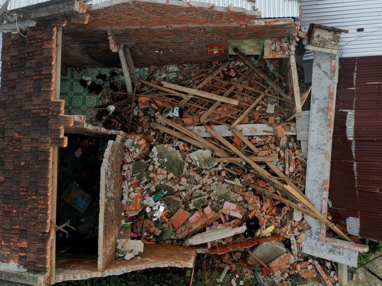 Khu dân cư nứt toác, cả làng sơ tán không dám trở về nhà