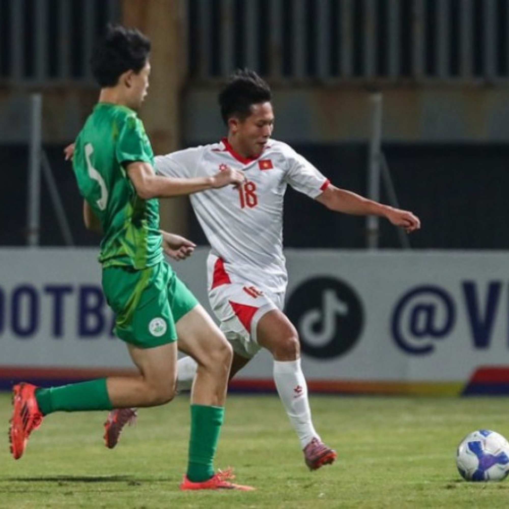  - Video bóng đá U17 Việt Nam - U17 Macau (TQ): Hiệp một 4 bàn rực rỡ (Vòng loại châu Á)