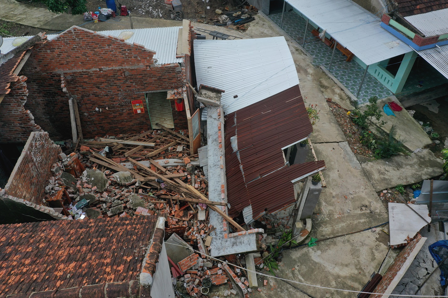khu dan cu nut toac, ca lang so tan khong dam tro ve nha - 8