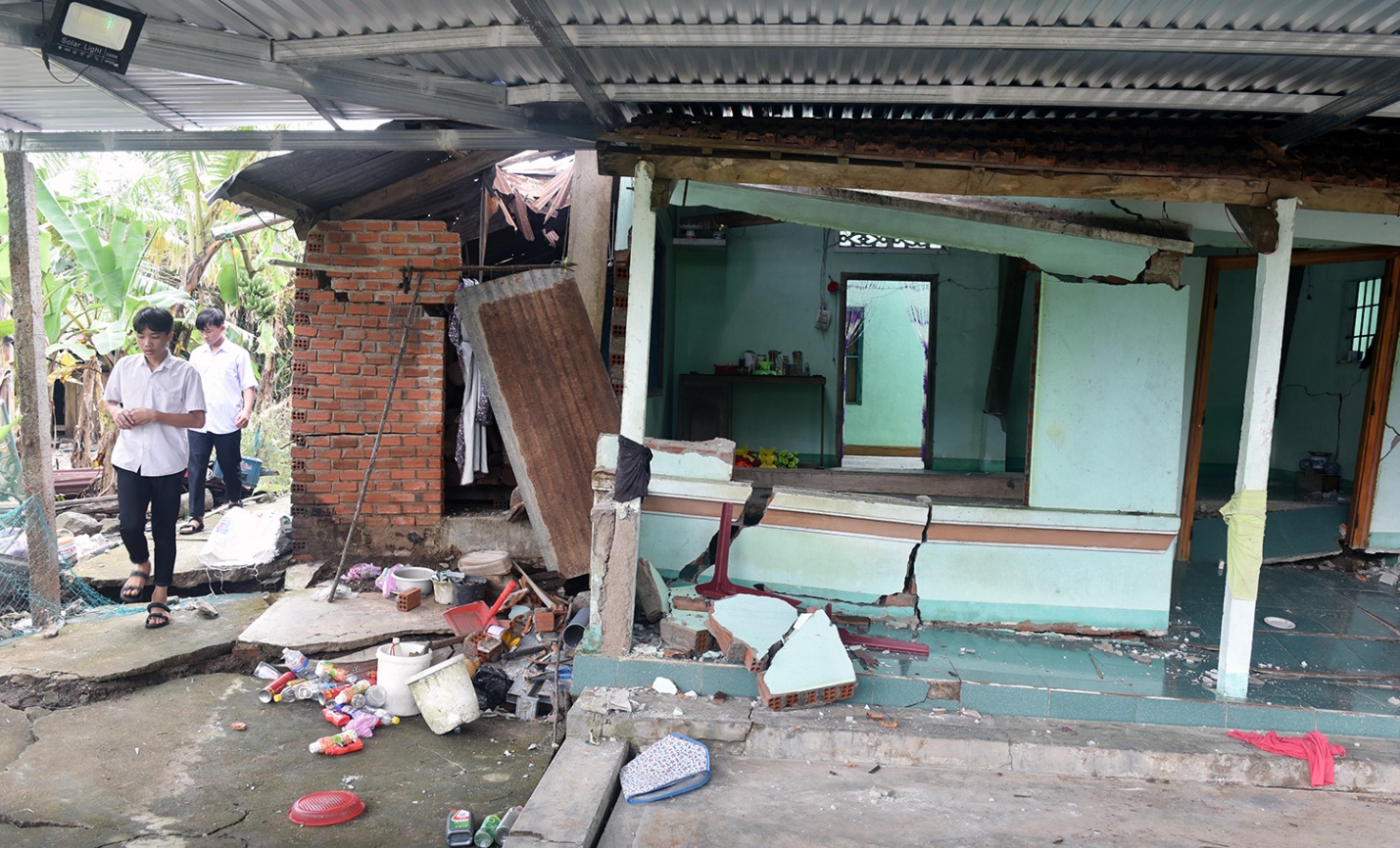 khu dan cu nut toac, ca lang so tan khong dam tro ve nha - 12