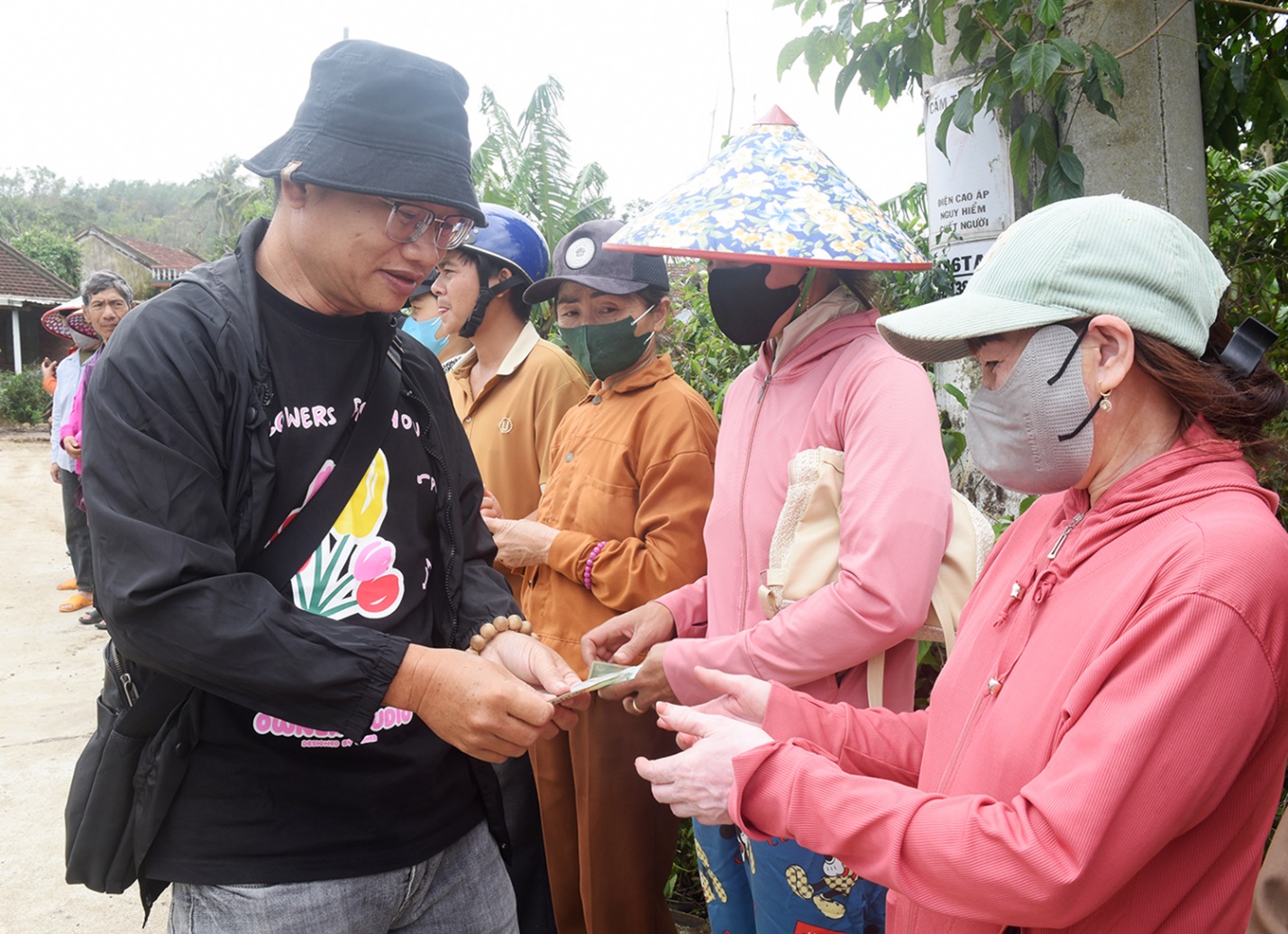 khu dan cu nut toac, ca lang so tan khong dam tro ve nha - 15