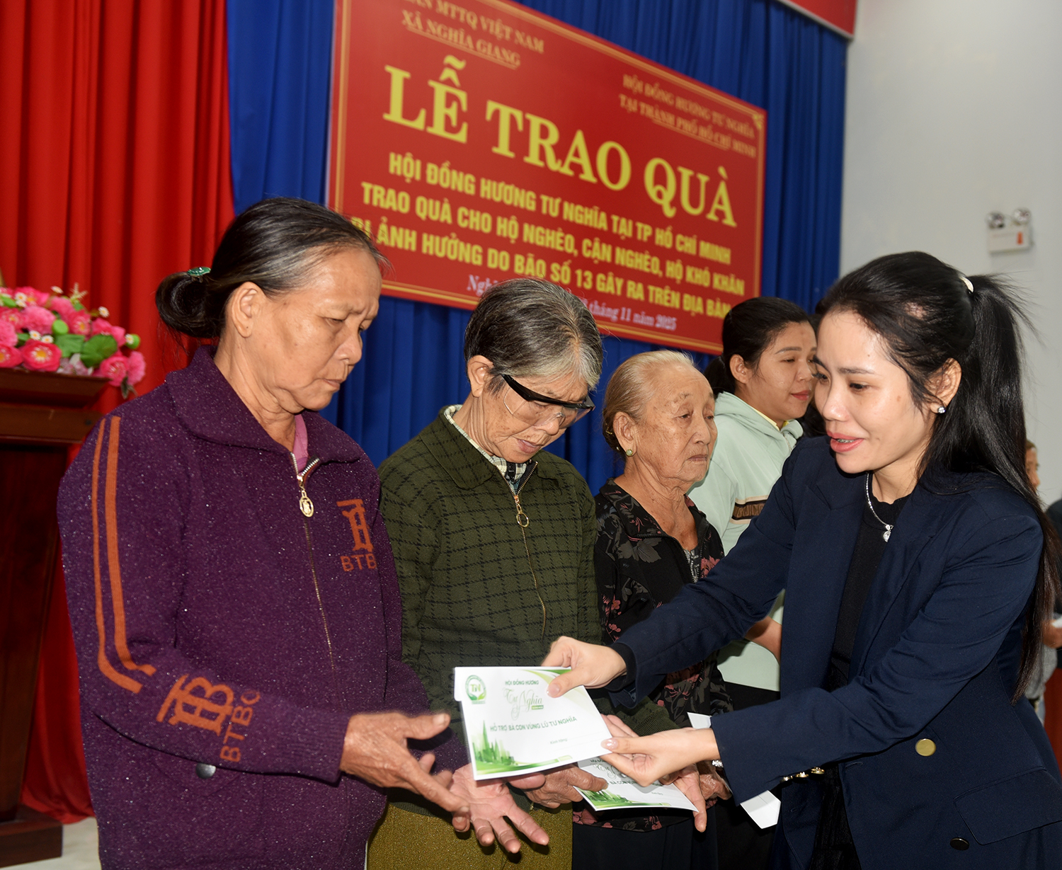 chung tay chia se kho khan cung nguoi dan vung lu quang ngai - 2