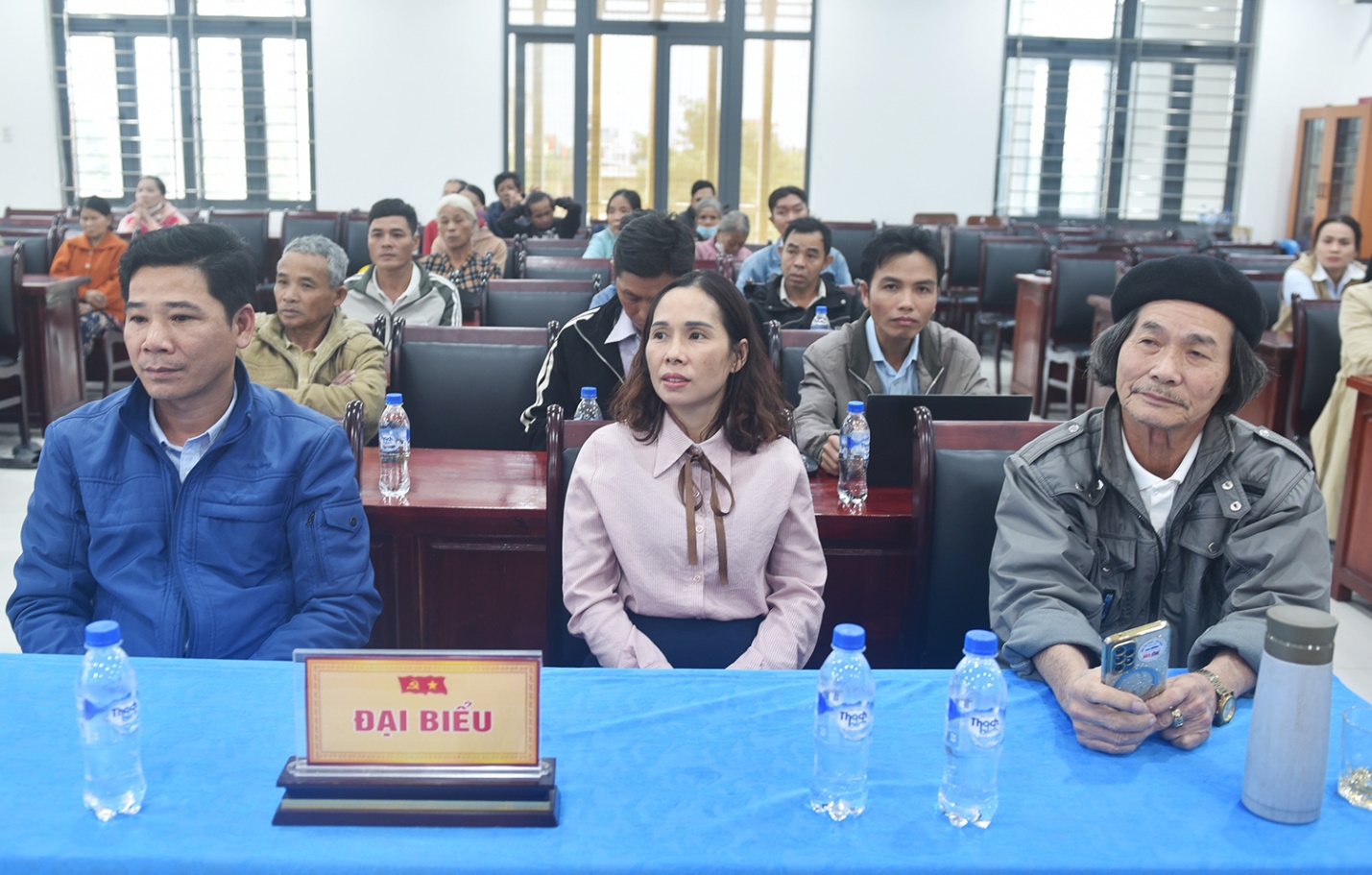 chung tay chia se kho khan cung nguoi dan vung lu quang ngai - 10