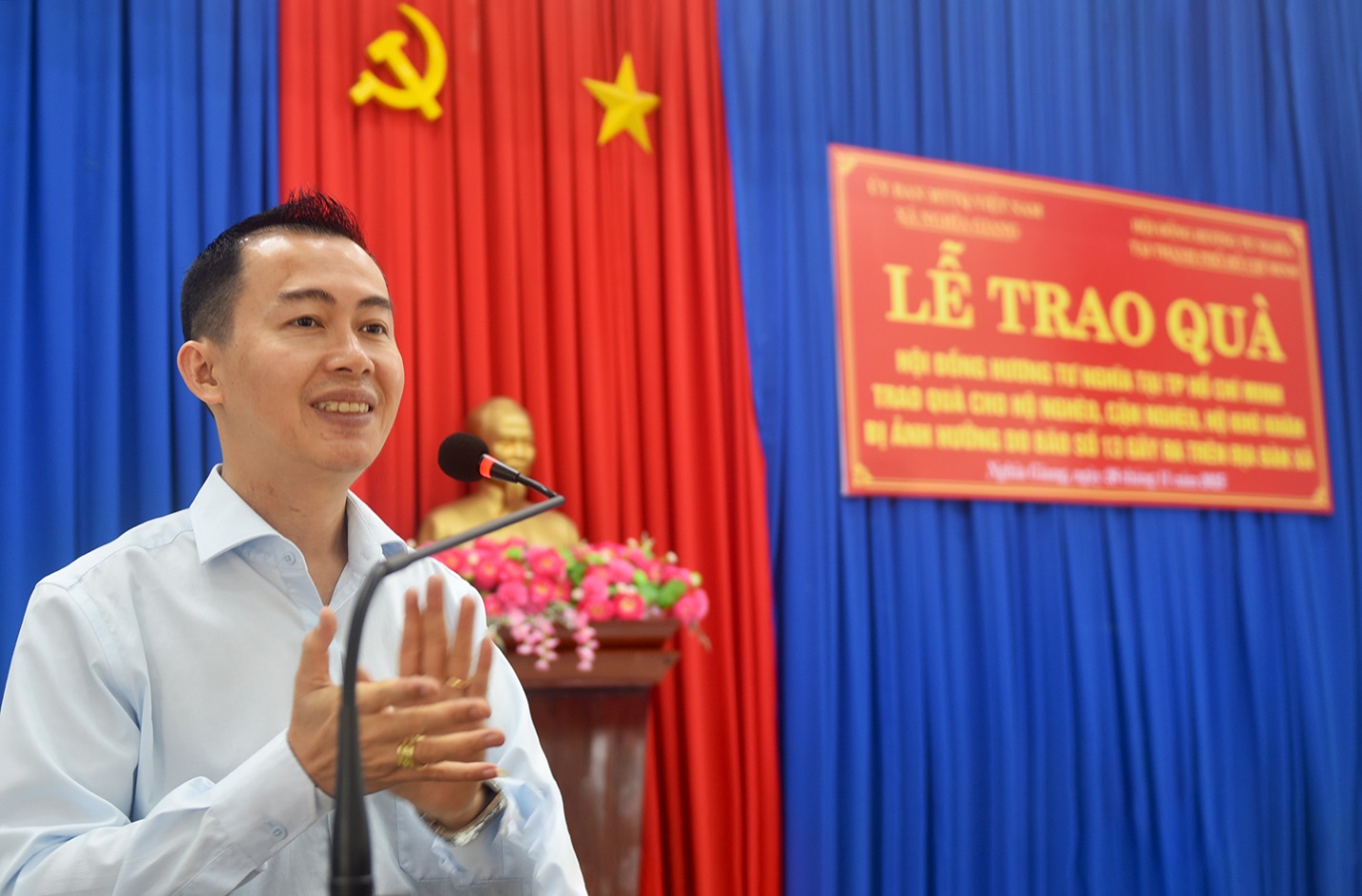 chung tay chia se kho khan cung nguoi dan vung lu quang ngai - 9