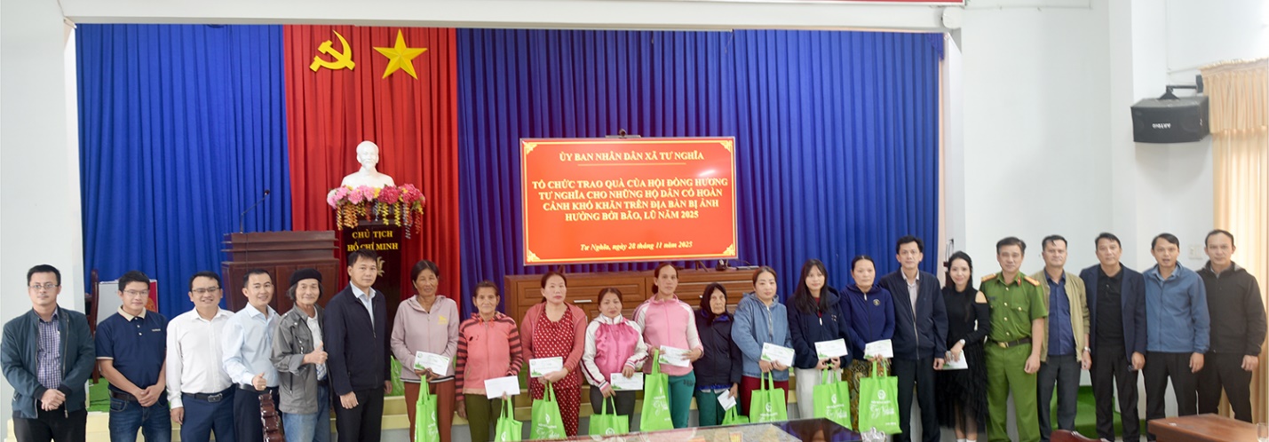 chung tay chia se kho khan cung nguoi dan vung lu quang ngai - 8