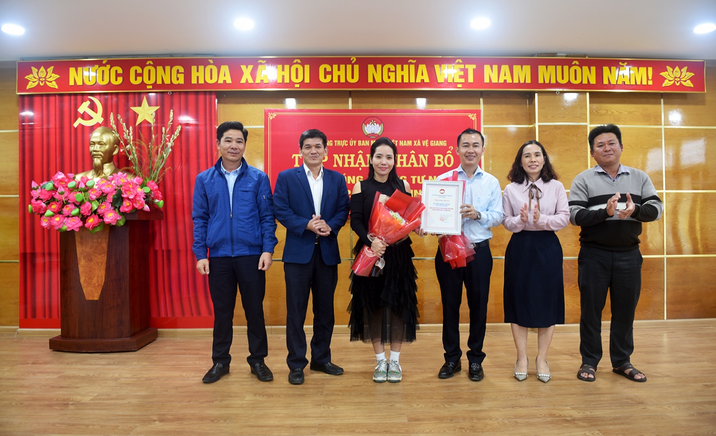 chung tay chia se kho khan cung nguoi dan vung lu quang ngai - 14