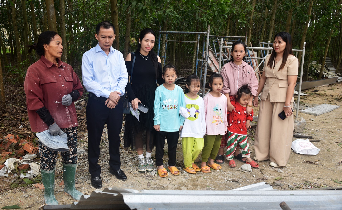 chung tay chia se kho khan cung nguoi dan vung lu quang ngai - 12