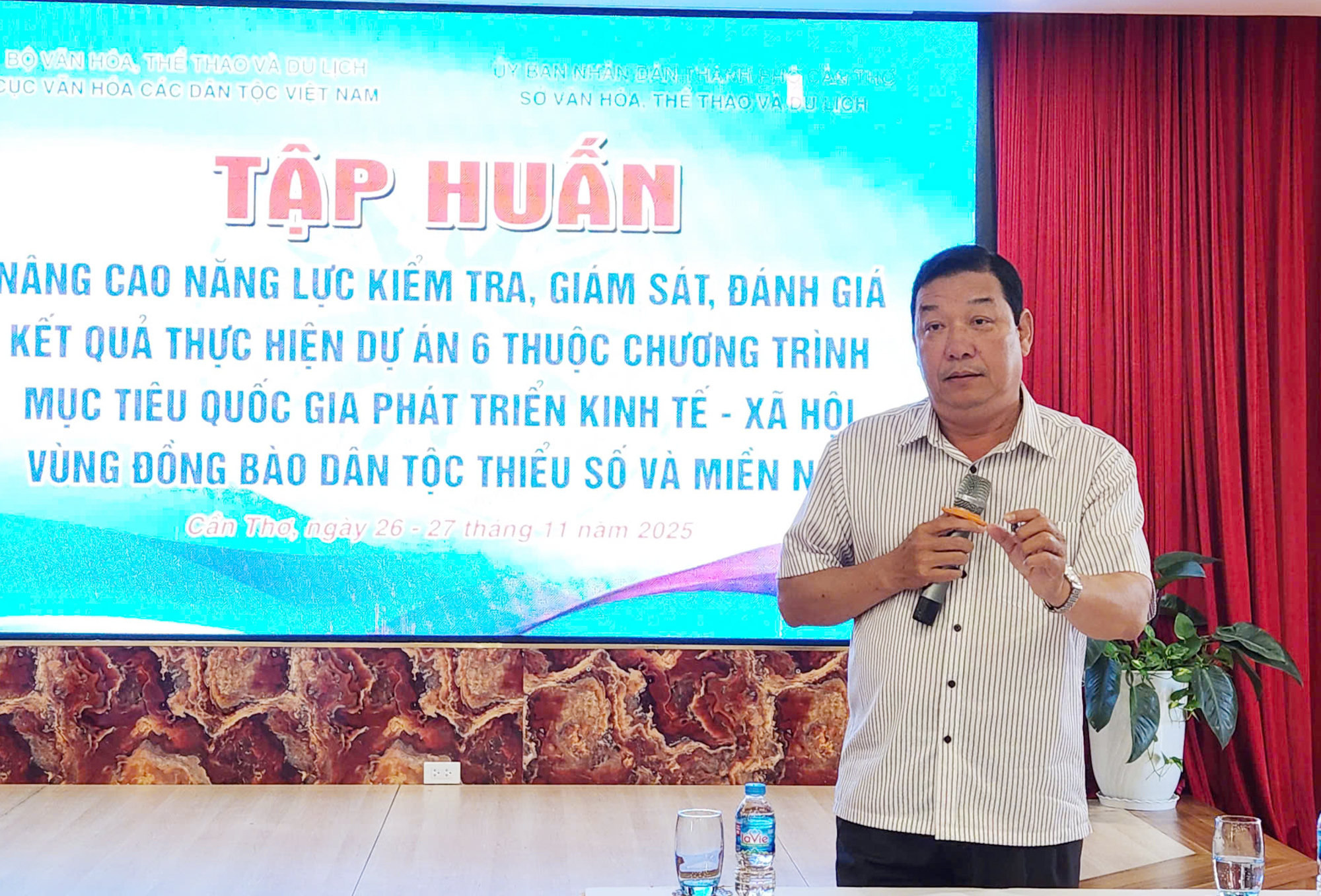 Chung tay gỡ khó cho văn hóa cơ sở - 1