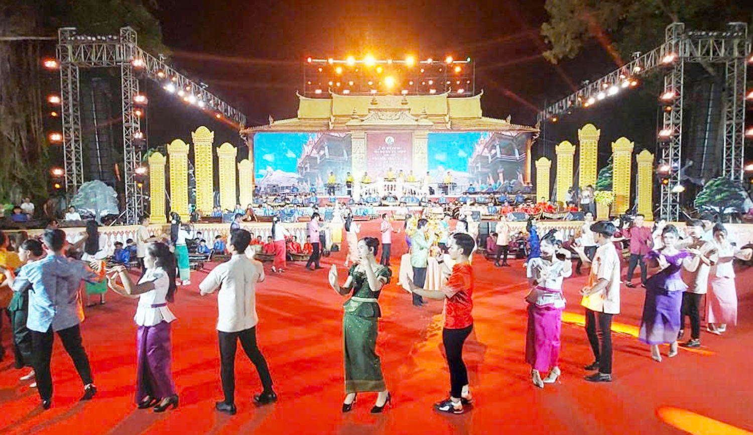 Chung tay gỡ khó cho văn hóa cơ sở - 2