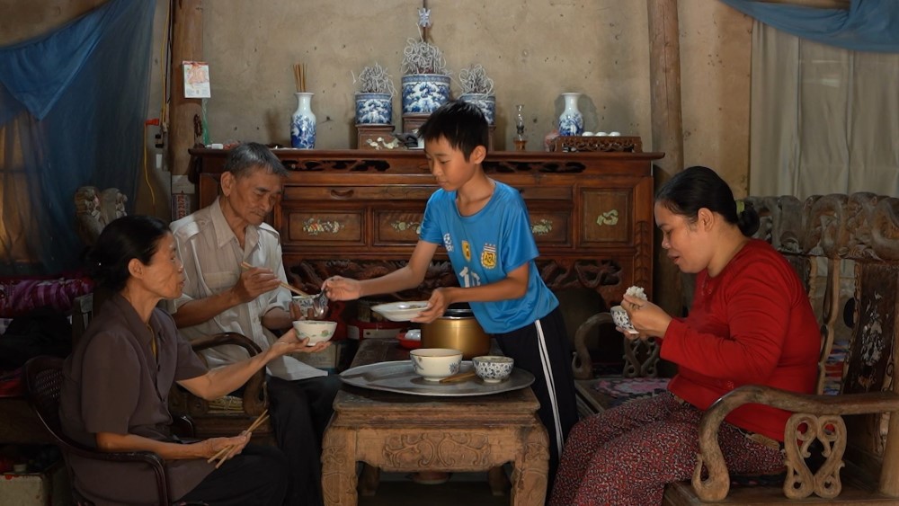 Diệu Nhi cùng Long Vũ góp sức mang về 100 triệu đồng cho các em nhỏ mồ côi - 2