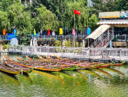 Tất bật công tác chuẩn bị cho Giải đua ghe Ngo trên kênh Nhiêu Lộc