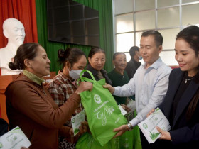  - Chung tay chia sẻ khó khăn cùng người dân vùng lũ Quảng Ngãi