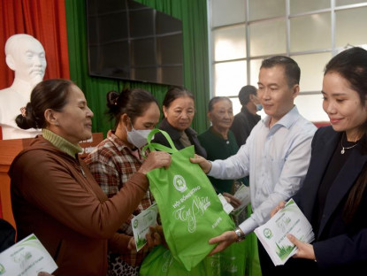  - Chung tay chia sẻ khó khăn cùng người dân vùng lũ Quảng Ngãi