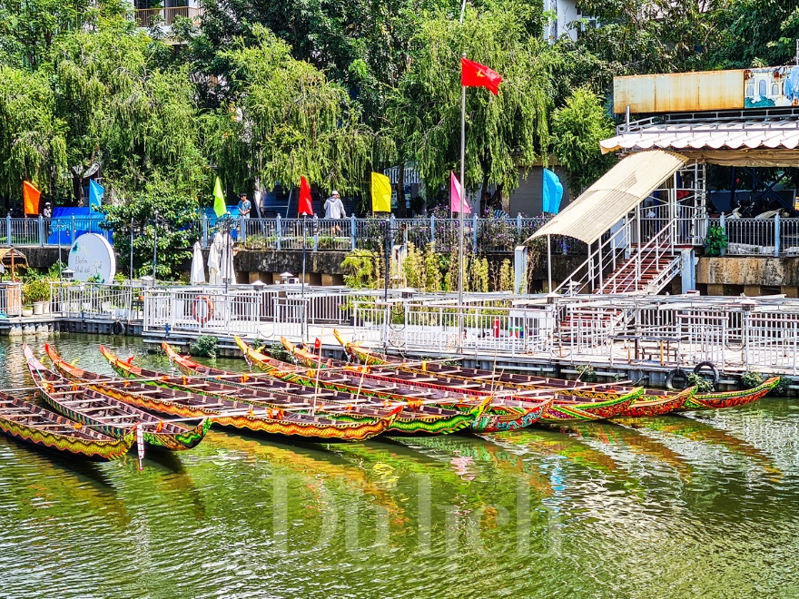 Tất bật công tác chuẩn bị cho Giải đua ghe Ngo trên kênh Nhiêu Lộc - 2