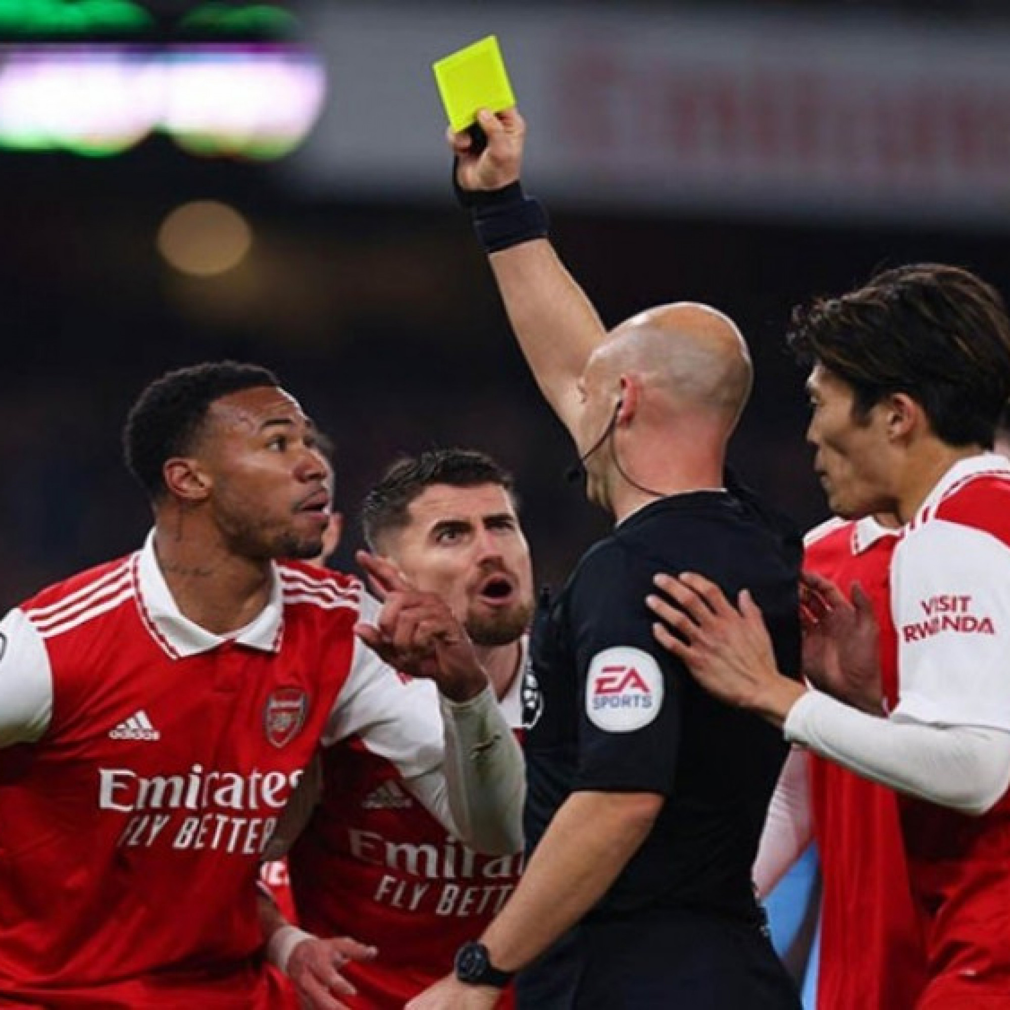  - Tin mới nhất bóng đá sáng 29/11: Công bố trọng tài điều khiển đại chiến Chelsea - Arsenal