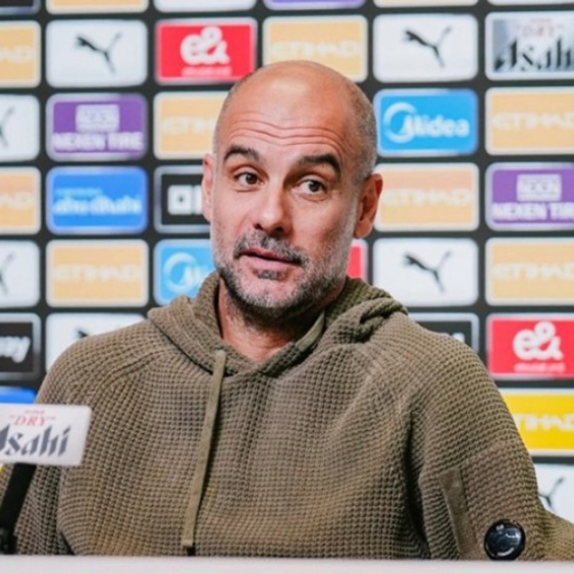  - Man City thua 2 trận liên tiếp: Pep phản pháo vì bị chê "nghĩ quá nhiều"