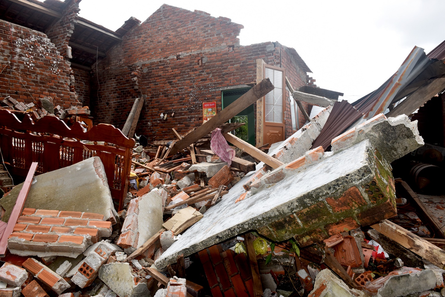 tang thuong o vung ron lu hoa thinh - 1