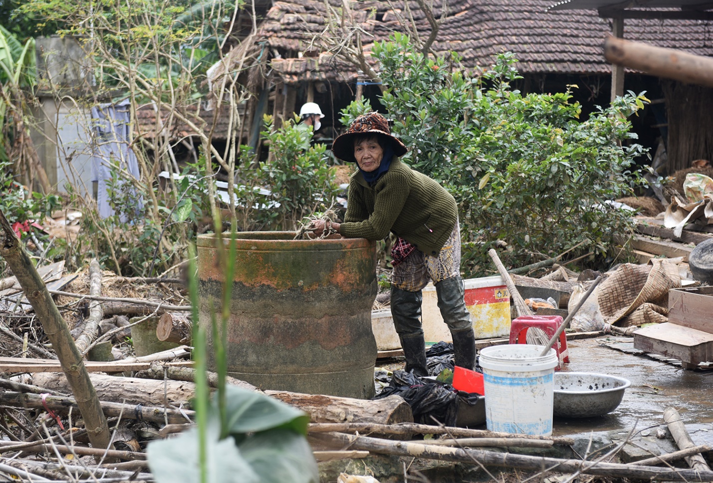 tang thuong o vung ron lu hoa thinh - 8