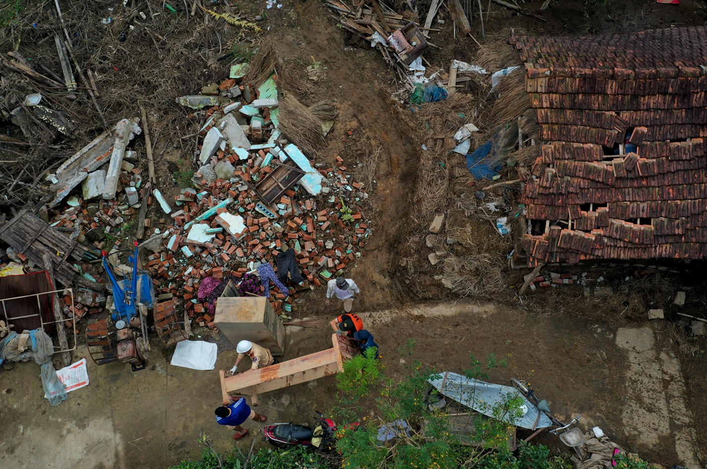 tang thuong o vung ron lu hoa thinh - 2