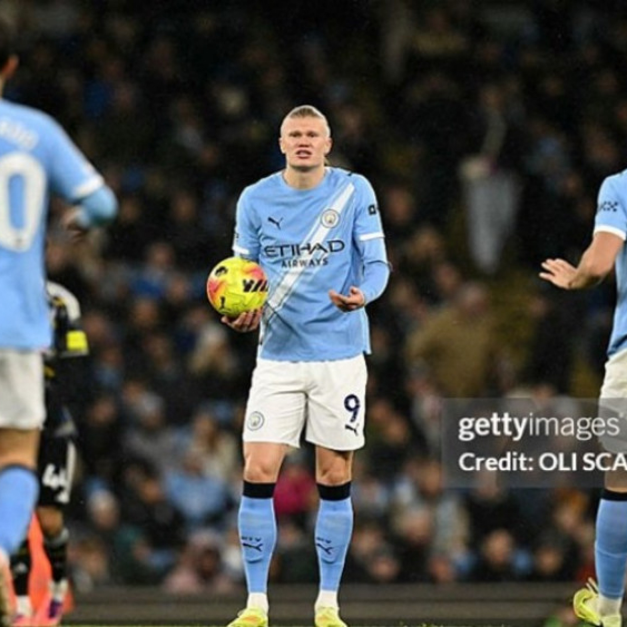  - Man City hạ đội nhóm "đèn đỏ" chớ vội mừng: Đá trận tệ nhất mùa, đừng mơ đua vô địch