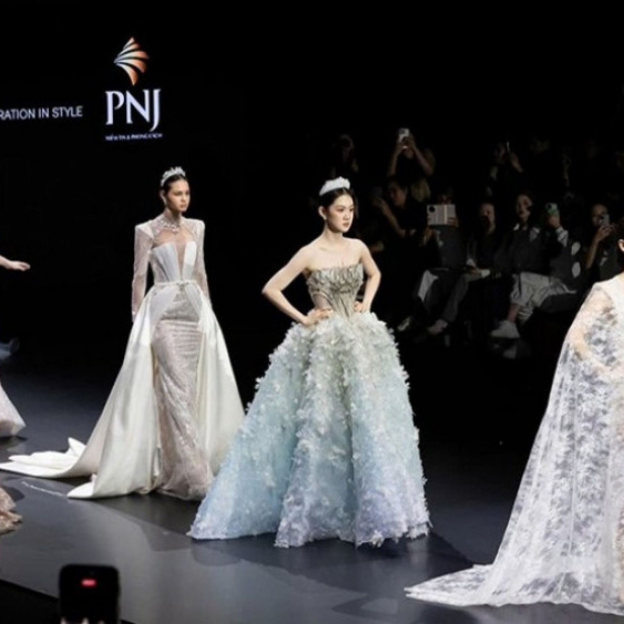 PNJ và Linh Nga Couture lan tỏa tinh hoa Việt tại Tuần lễ Thời trang Cưới Sanya