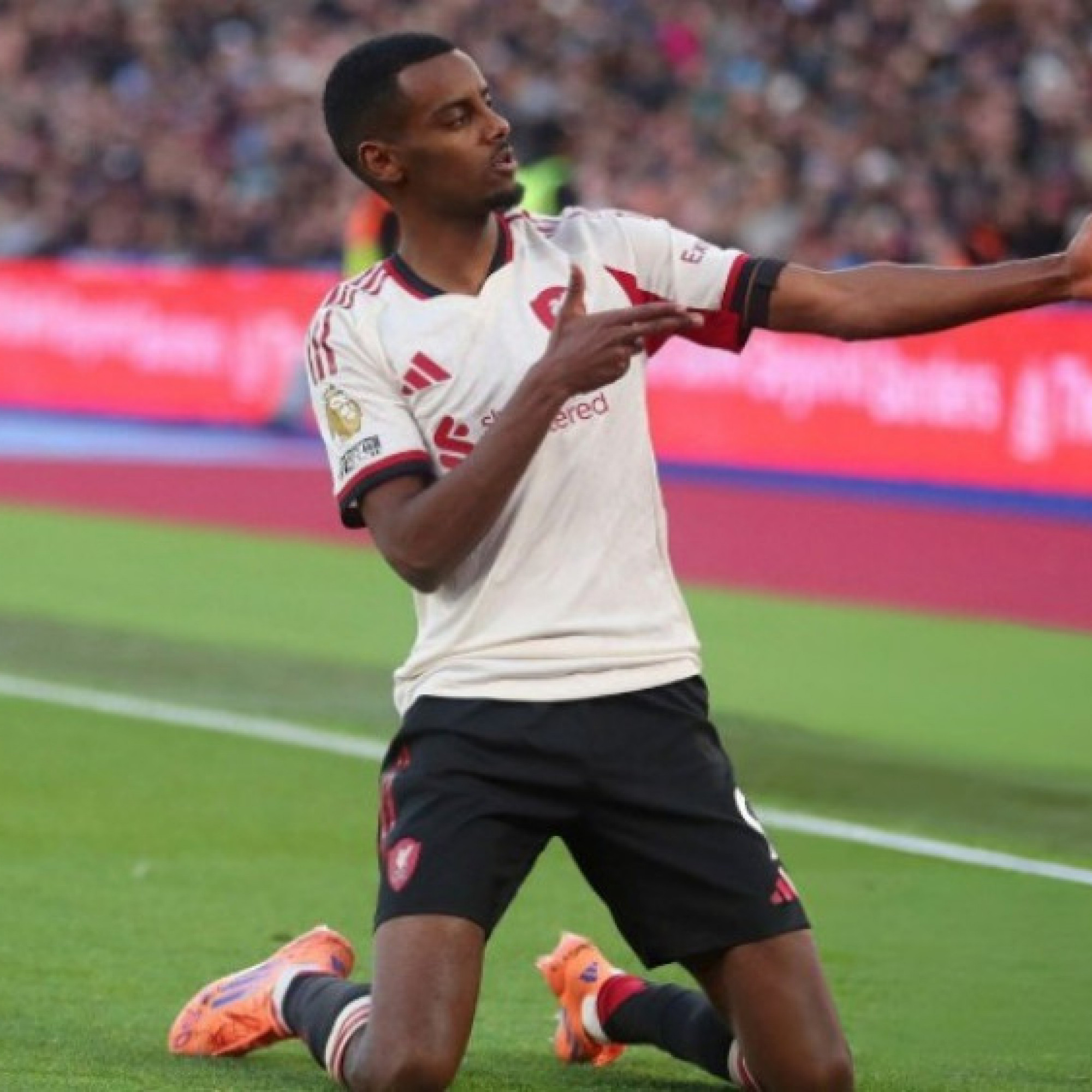  - Kết quả bóng đá West Ham - Liverpool: Isak "mở tài khoản", chặn đà khủng hoảng (Ngoại hạng Anh)