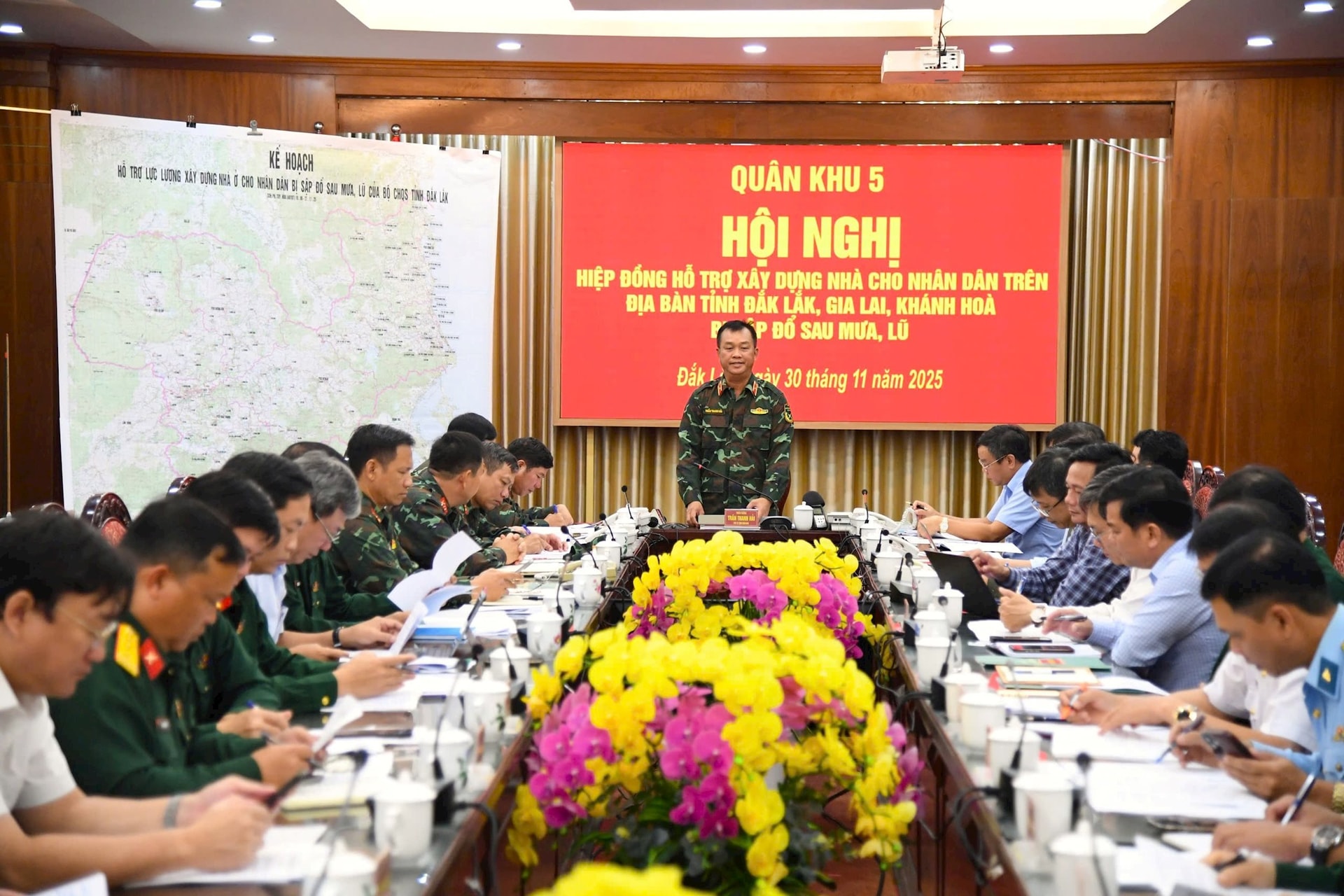 “chien dich quang trung” than toc xay nha cho nguoi dan bao, lu xong truoc tet 2026 - 1