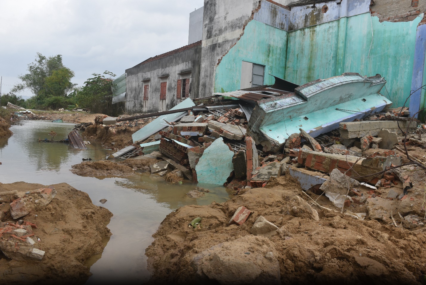 “chien dich quang trung” than toc xay nha cho nguoi dan bao, lu xong truoc tet 2026 - 2