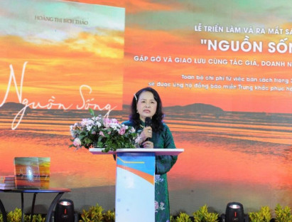 Ra mắt sách ảnh 