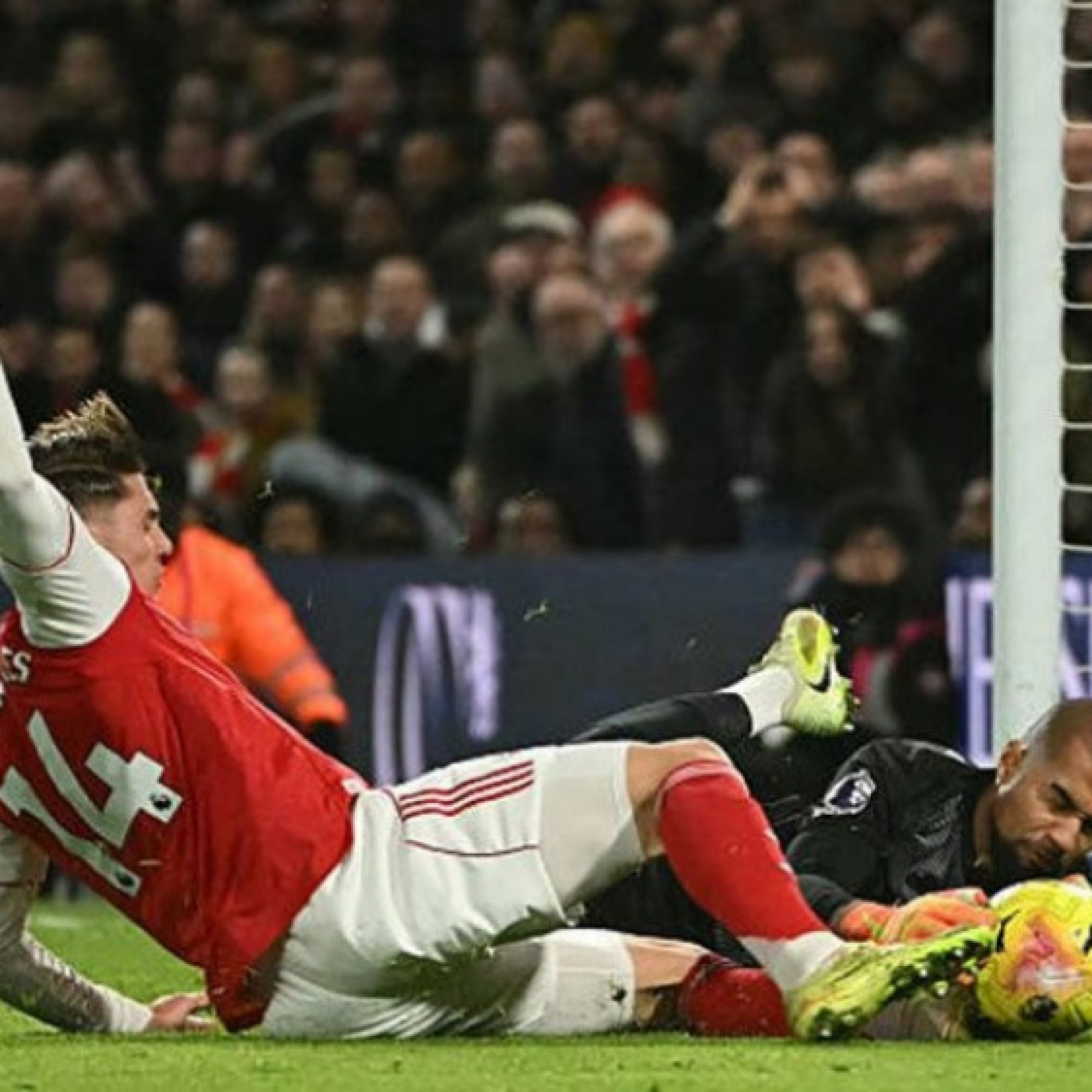  - Kết quả bóng đá Chelsea - Arsenal: Derby "mưa thẻ" và điểm nhấn không chiến (Ngoại hạng Anh)