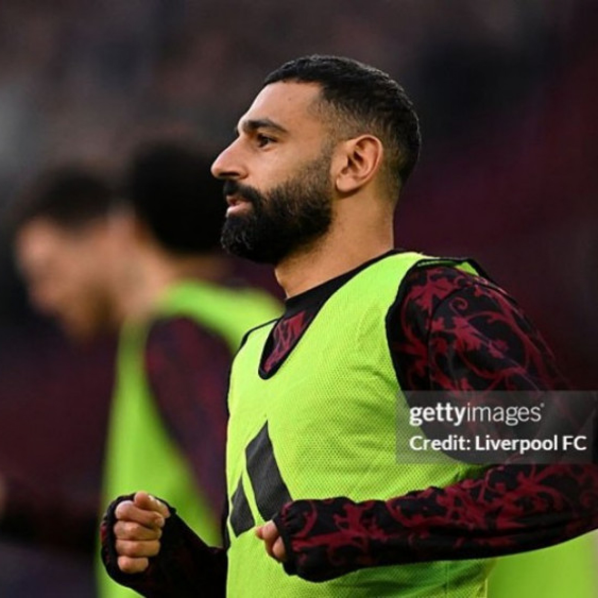  - Tin mới nhất bóng đá sáng 1/12: Liverpool hạ West Ham, Slot tiết lộ lý do để Salah dự bị