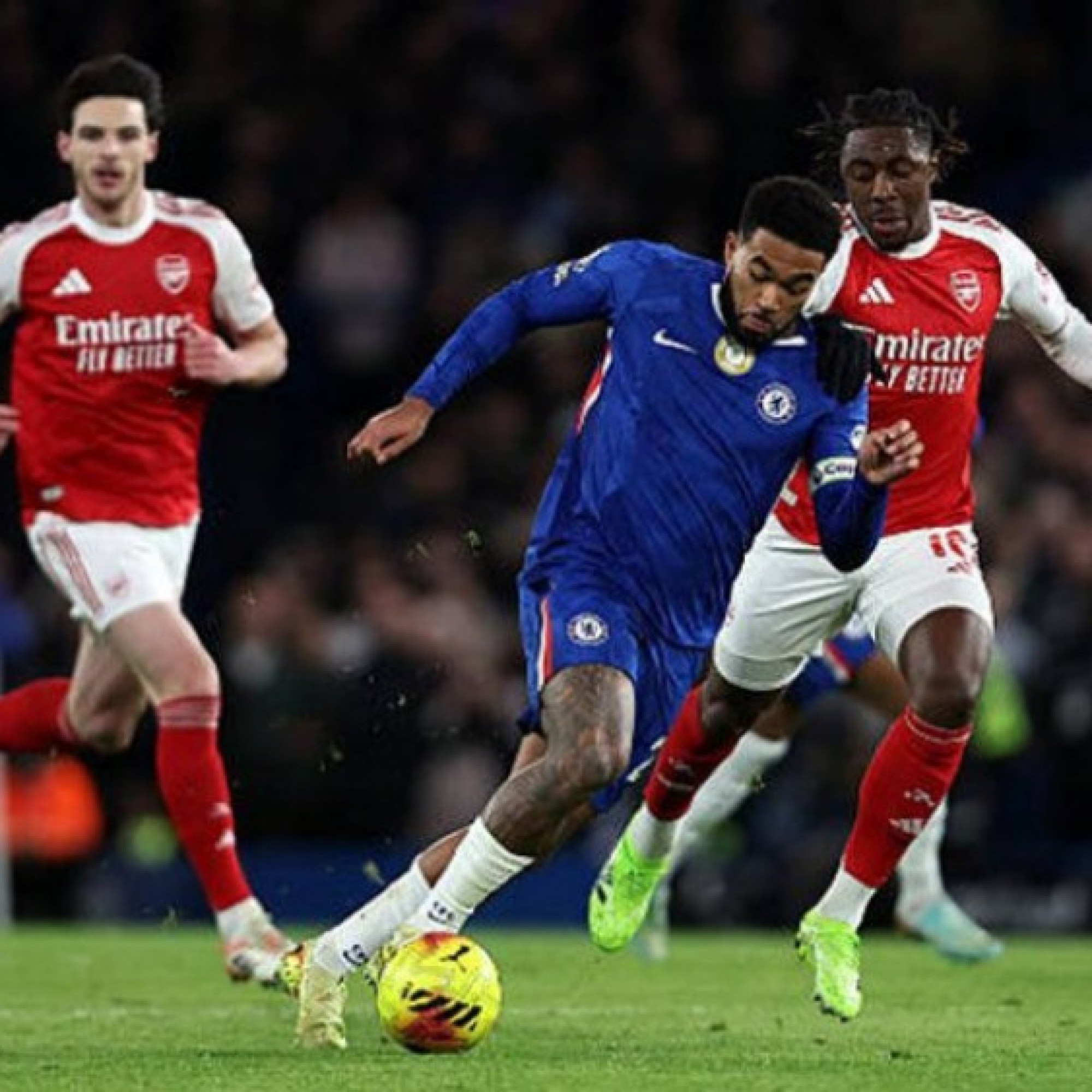  - Chelsea 10 người vẫn khiến Arsenal vất vả: "Quái thú" lu mờ Rice, toàn diện nhất bóng đá Anh