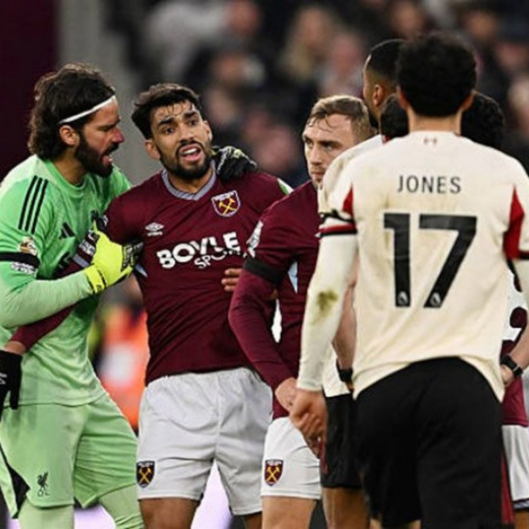  - Nghi án sao West Ham cố ý ăn thẻ đỏ trước Liverpool, bị kêu gọi điều tra bán độ