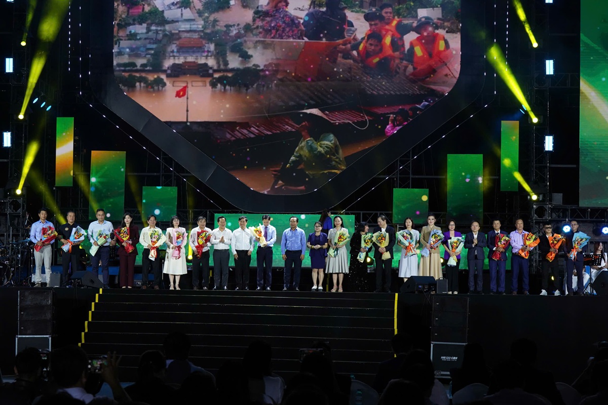 dem nhac xuc dong ‘nghia tinh phuong nam’ tiep suc dong bao vung lu - 15