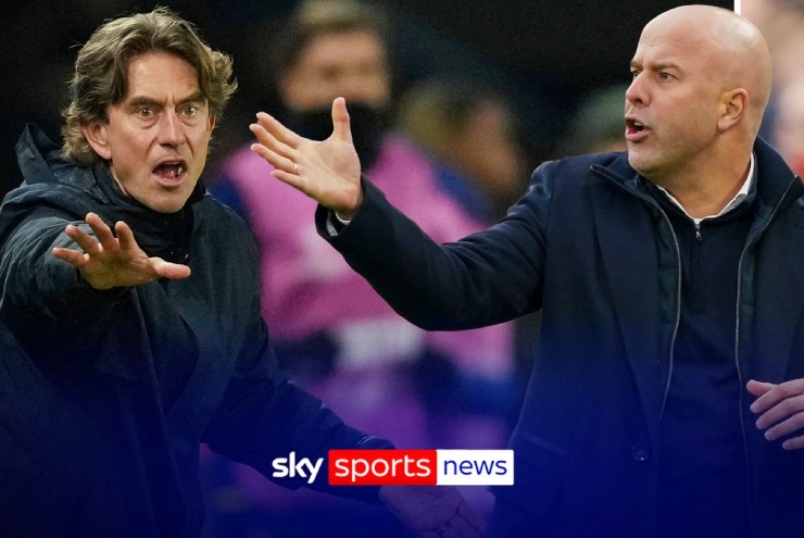 HLV dễ "bay ghế" nhất Ngoại hạng Anh: Slot, Thomas Frank nín thở chờ đợi - 2