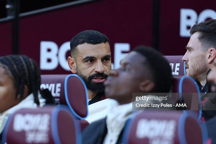 Tin mới nhất bóng đá sáng 1/12: Liverpool hạ West Ham, Slot tiết lộ lý do để Salah dự bị - 1
